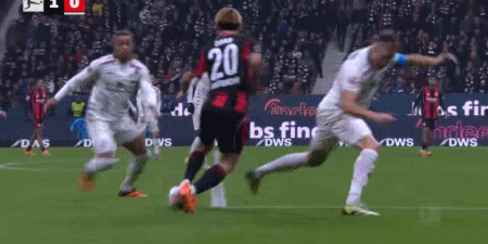 包含奥格斯堡客场不敌对手，积分略有下滑的词条